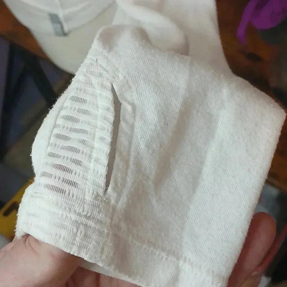 5/$25 UNDER ARMOUR MEDIUM SIZED DRIFIT WORKOUT TOP - Picture 5 of 11